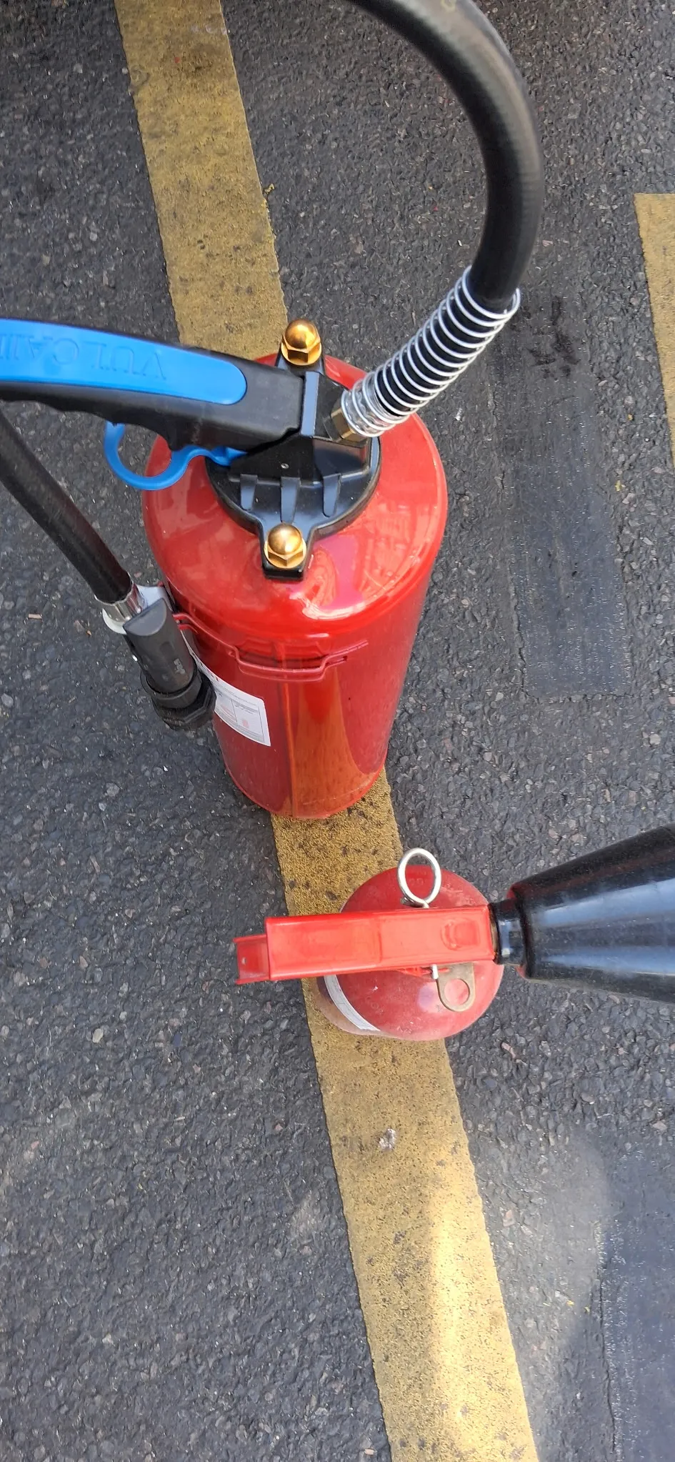 Extincteur CO2 avec étiquette de vérification ALSI Protection Incendie
